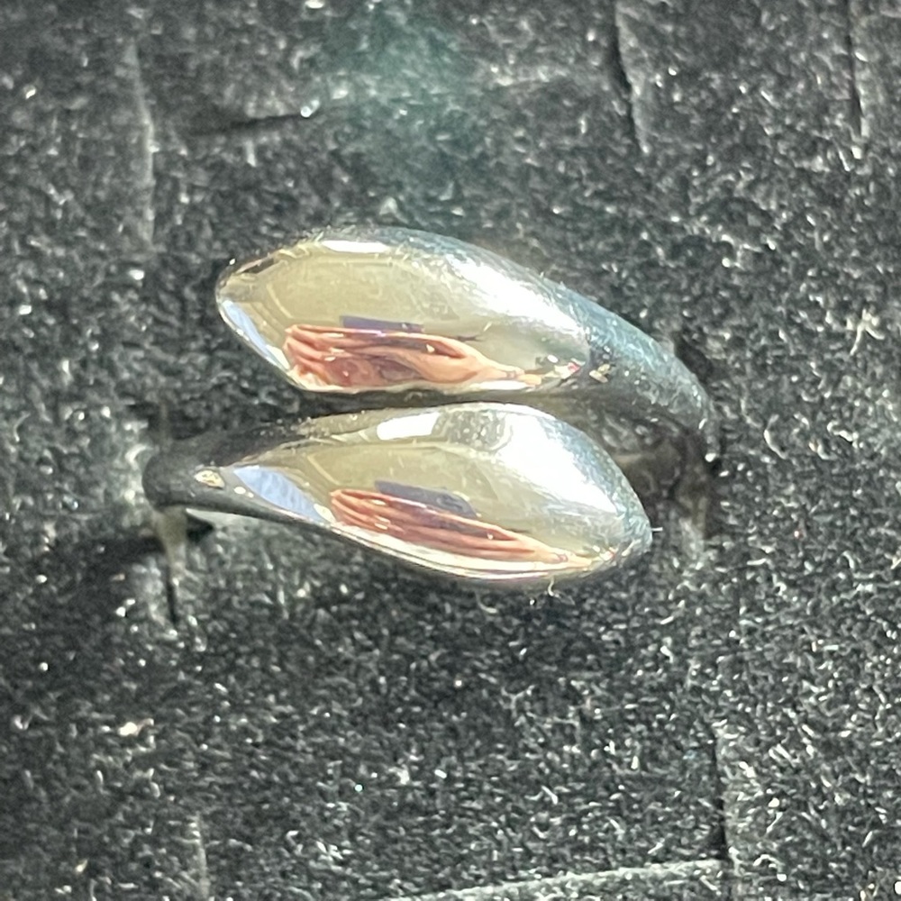 TOCARA Stainless steel adjustable ring. Approximately size 8